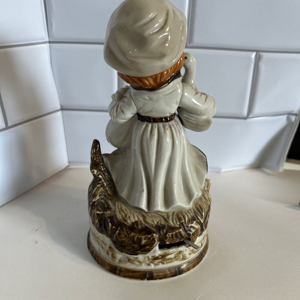 Vintage music box With Little Boy And Duck - The Way We Were - Picture 6 of 9